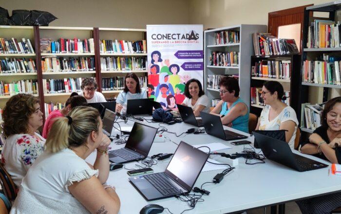 Reduciendo la brecha digital de género: ConectadAs Extremadura