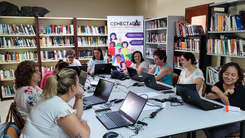 Reduciendo la brecha digital de género: ConectadAs Extremadura